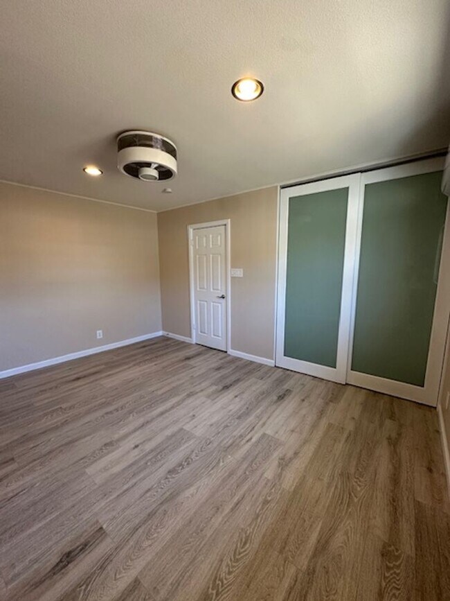Building Photo - 4 bedroom in Desert Hot Springs