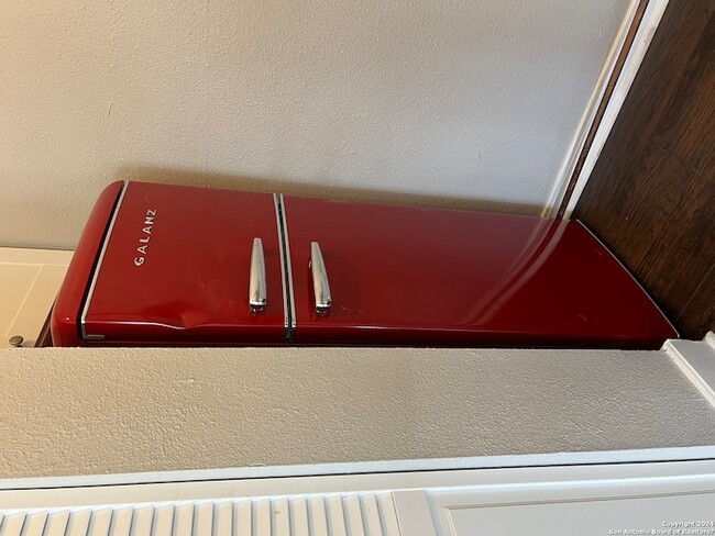 Building Photo - 825 W Russell Pl