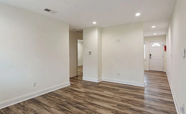 Building Photo - 217 12th St W