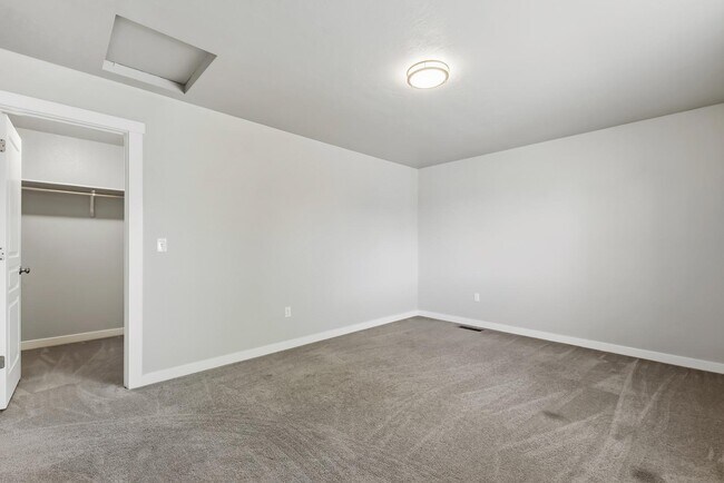 Building Photo - 2662 W Jayton Dr