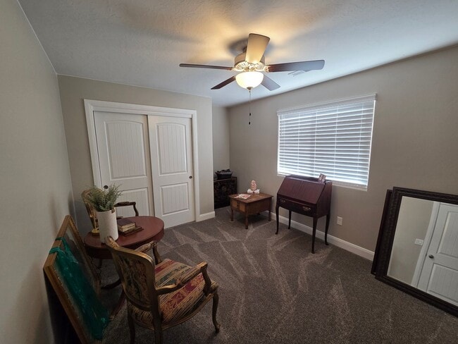 Building Photo - Stunning 3 bed home - like new