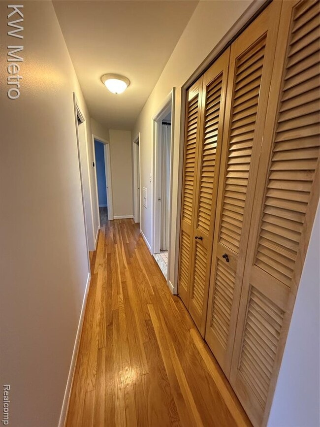 Building Photo - 1204 Montrose Ave