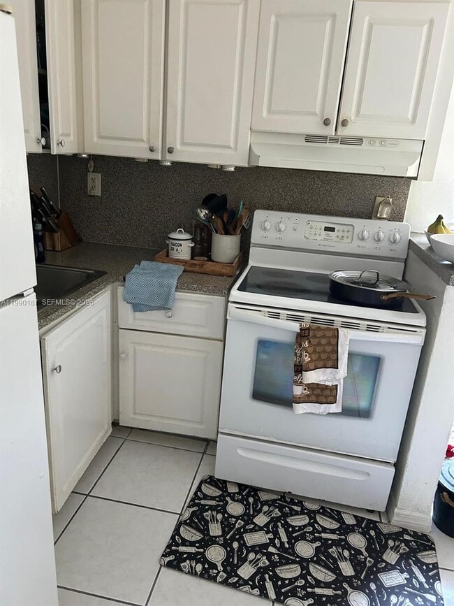 Building Photo - 11 SW 32nd Ave