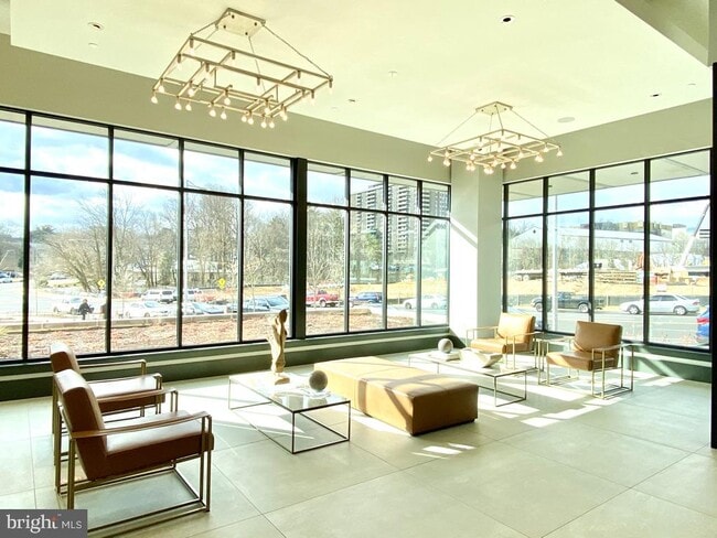 Building Photo - 1761 Old Meadow Rd