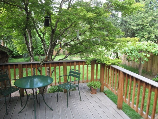 Building Photo - Charming Three Bedroom Home