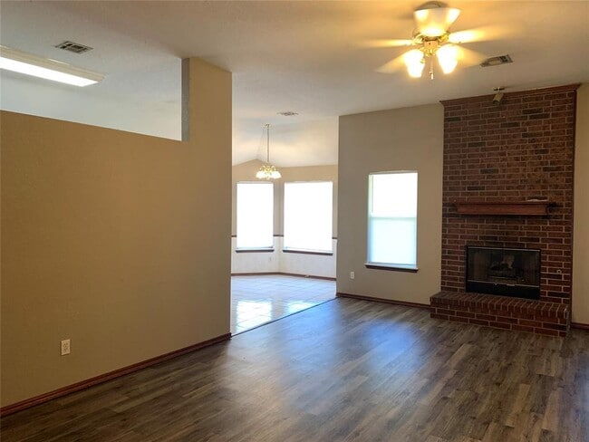Building Photo - 2909 Sandstone Dr