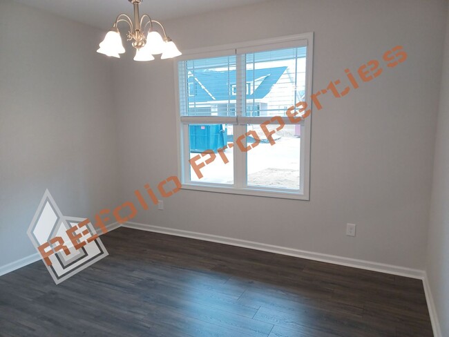 Building Photo - Beautiful 4BD 2.5BA Home w/Primary Suite o...