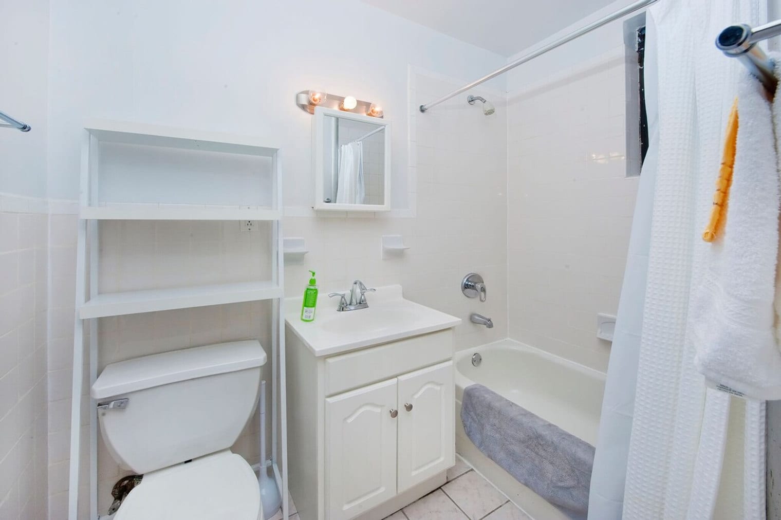 Building Photo - 333 E 95th St