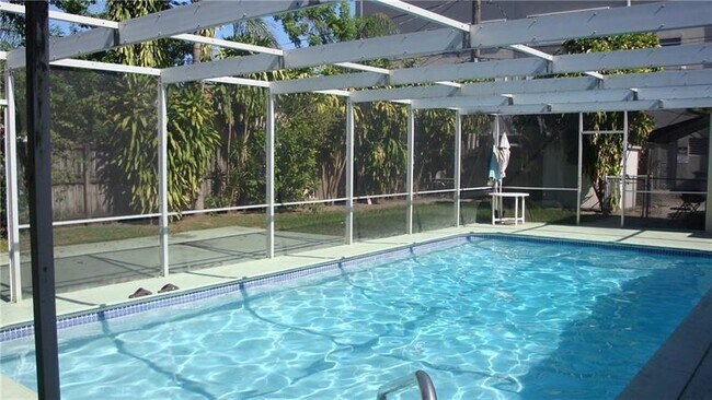 Building Photo - 1201 S 19th Ave