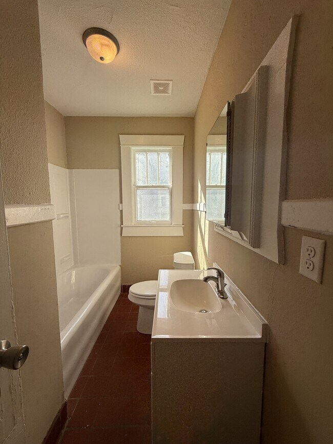 Building Photo - 413 44th St Ensley