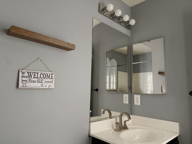 Building Photo - 824 Blushing Rose Pl