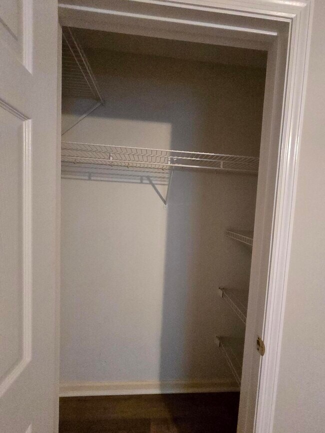 Building Photo - 107 Raintree Ct