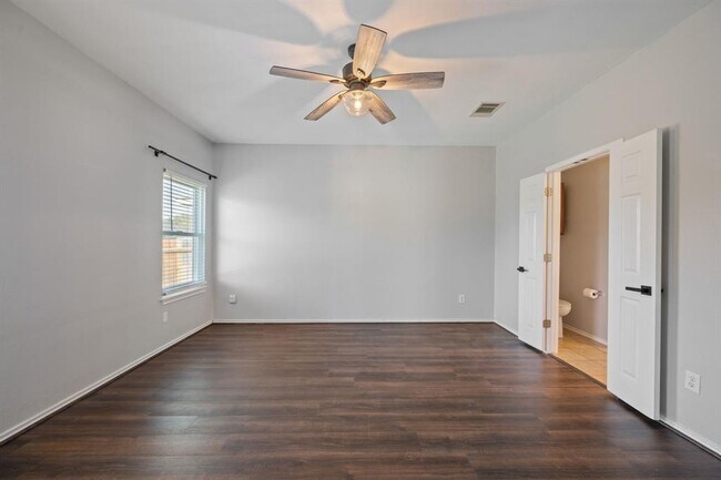 Building Photo - 11814 Bastrop St