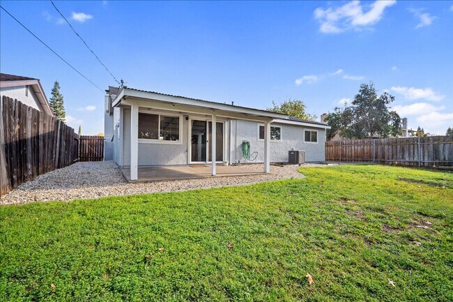 Building Photo - 2944 Calle Del Sol Way