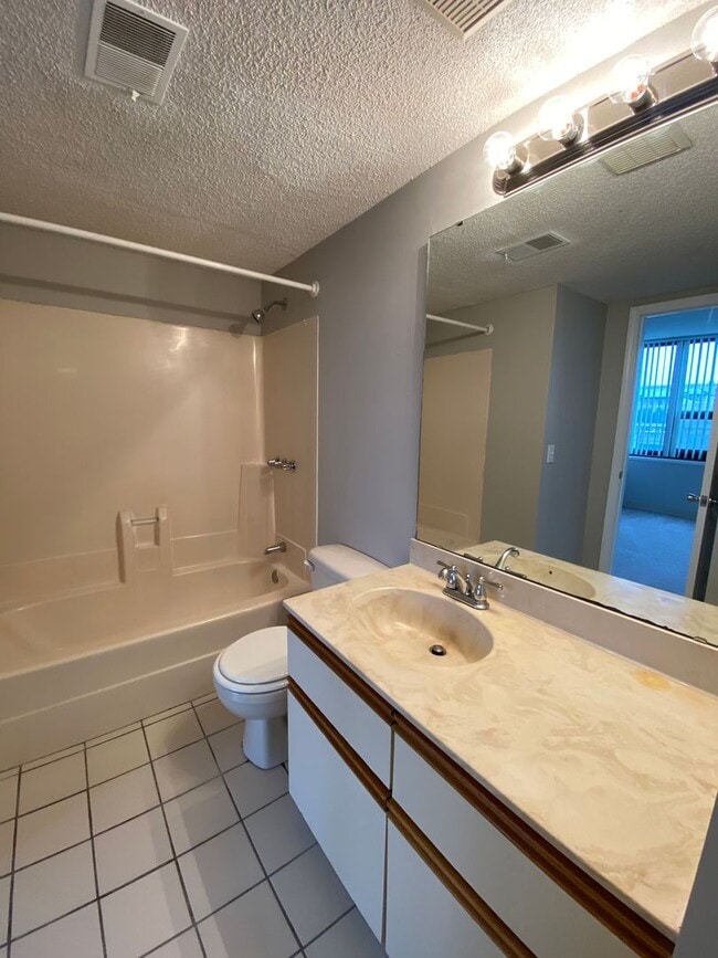 Building Photo - wh810