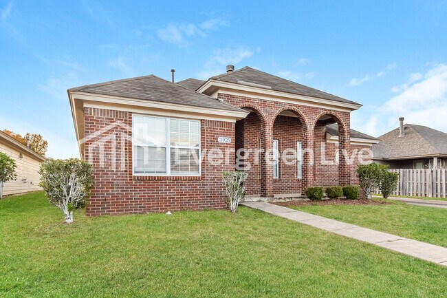 Building Photo - 3925 Claiborne Cir