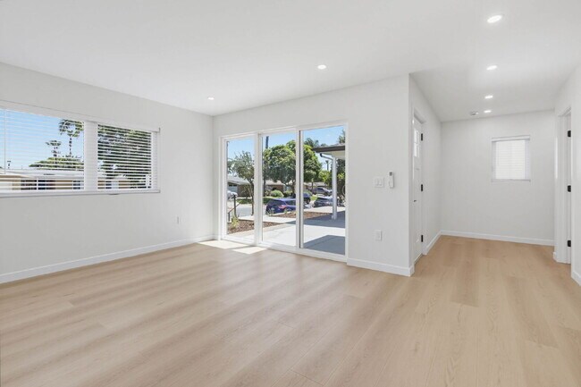 Building Photo - New Construction with Private Patio Walking Distance to Mission Bay