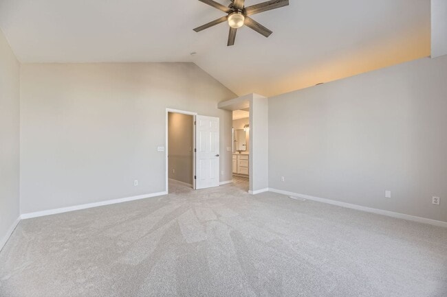 Building Photo - 4 bedroom, 2 1/2 bath home with attached 2...