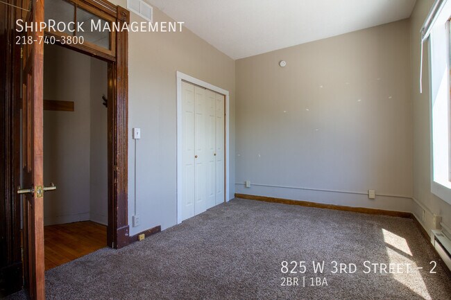 Building Photo - 825 W 3rd St