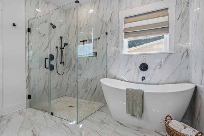 Building Photo - 35 Highland Dr NW