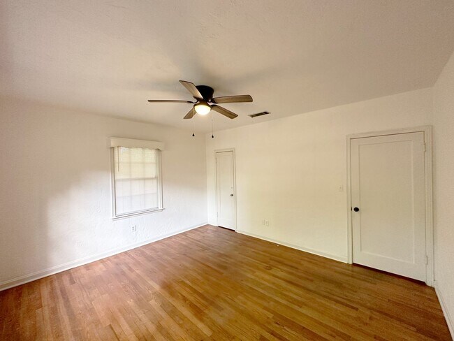 Building Photo - 3 Bedroom, 3 Bath House in Hibiscus Park -...