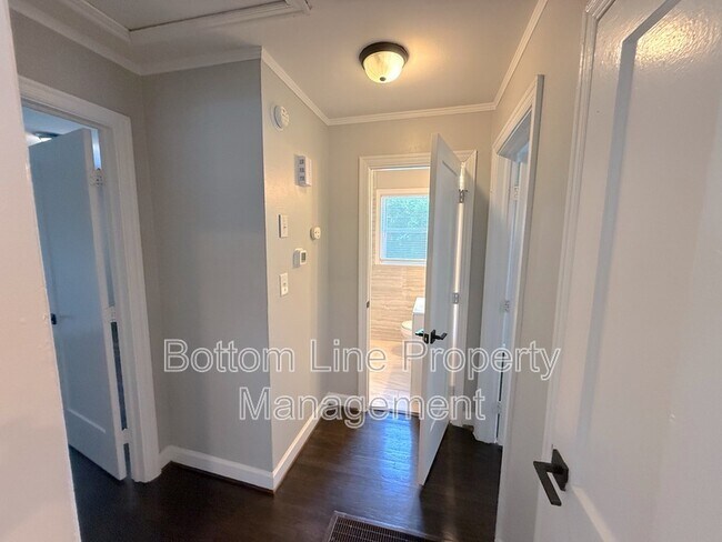 Building Photo - 214 S Gardner Ave