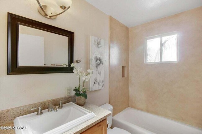 Building Photo - 55 N Cherry Ave