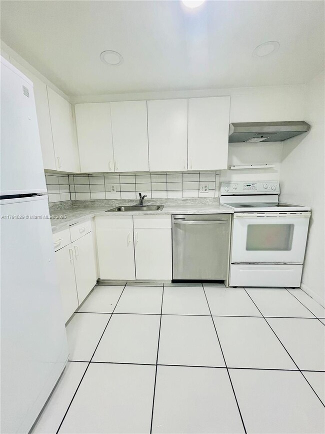 Building Photo - 13499 Biscayne Blvd