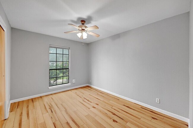 Building Photo - 1601 Faro Dr