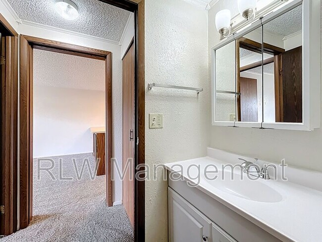 Building Photo - 611 Mt Homer Rd