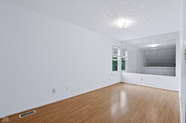Building Photo - 7733 Park North Lake Dr