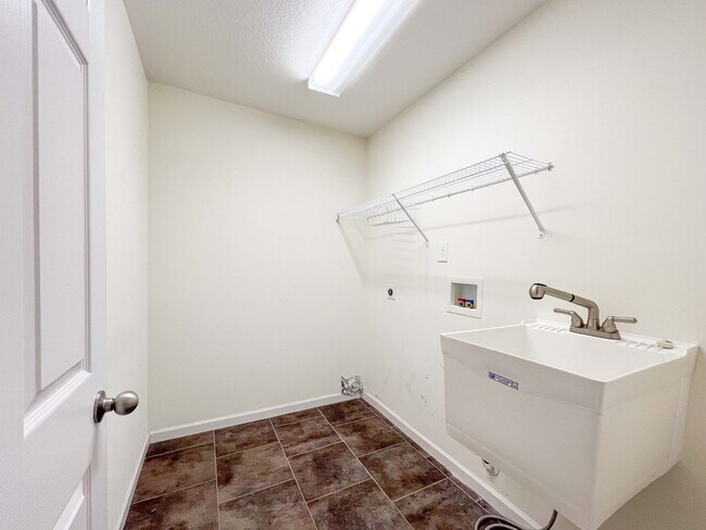 Building Photo - Modern 3BR Home in West Knoxville | Built 2017 | Fenced Yard | 2-Car Garage | Karns Schools