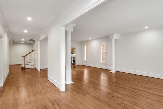 Building Photo - 448 Ivy Park Ln NE