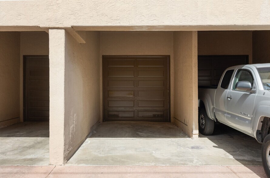 Building Photo - 1079 Sapphire St