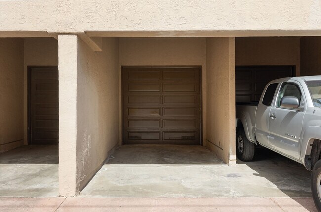 Building Photo - 1079 Sapphire St