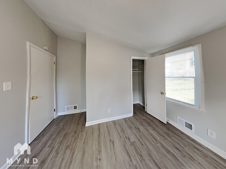 Building Photo - 682 Milford Dr SW
