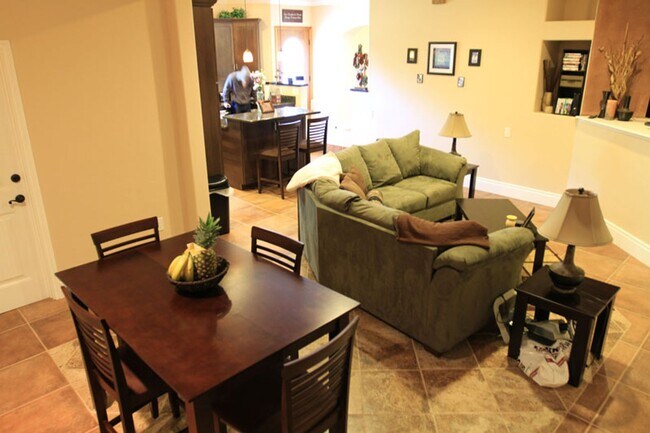 Building Photo - Call for your Private Showing! - Rent Ready September 1st