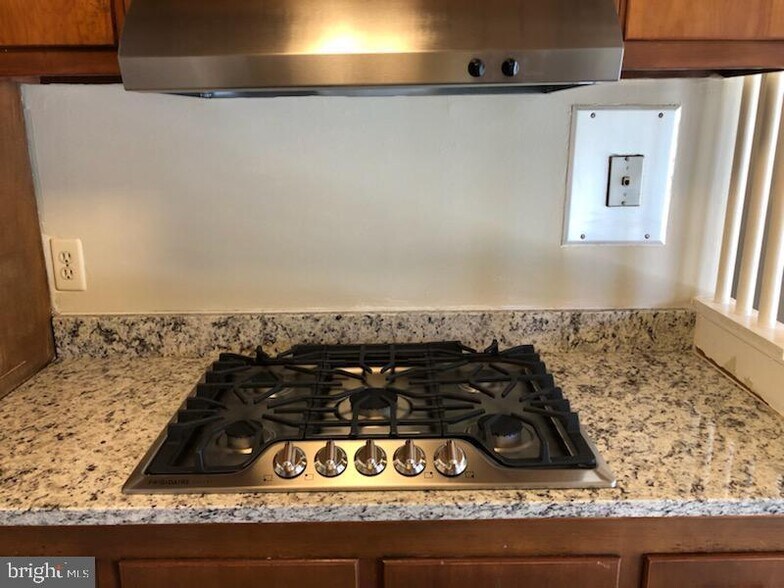 New Stove - 4965 Americana Dr