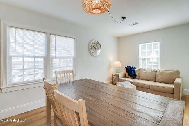 Building Photo - 187 Bilmarsan Dr