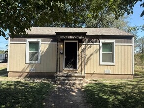 Building Photo - 2744 Center