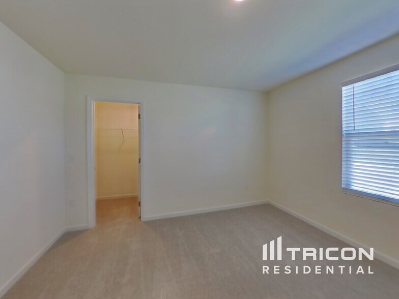 Building Photo - 1066 Large Poppy Dr