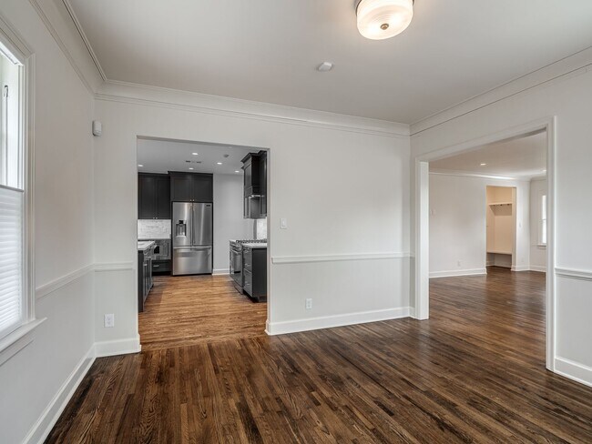 Building Photo - Luxury Living in the Heart of Tulsa