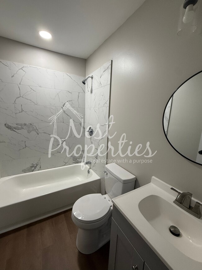 Building Photo - 233 E Cambridge Ave