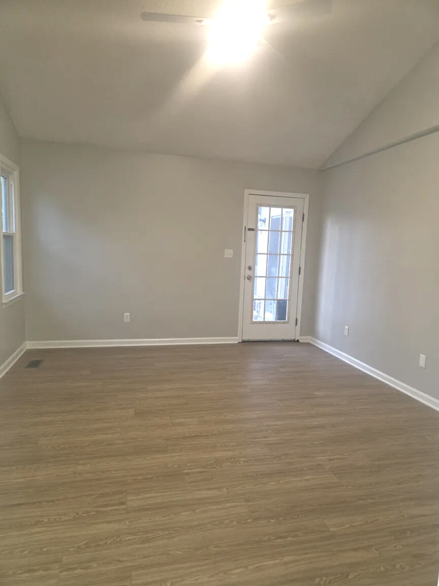 Building Photo - 2904 Bannf Ct