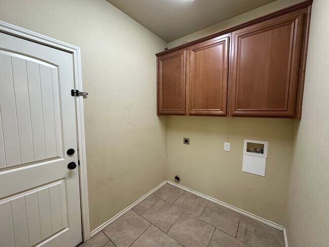 Building Photo - 4422 105th St