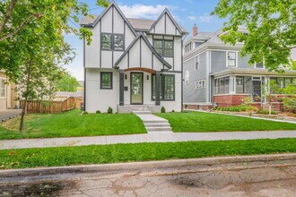 Building Photo - Stunning New Construction in the Heart of Uptown