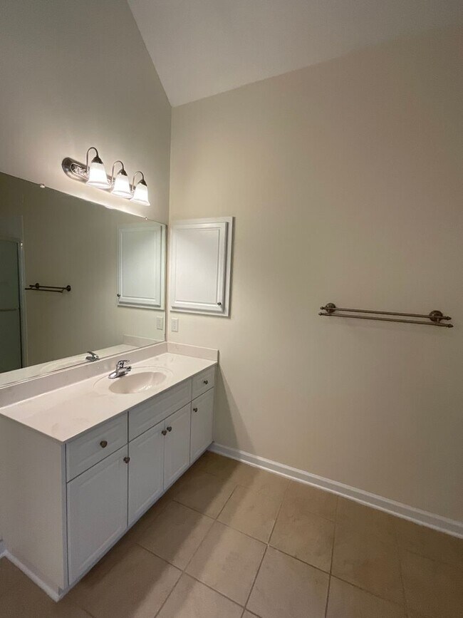 Building Photo - ****Rent Special***** 50% off the first re...