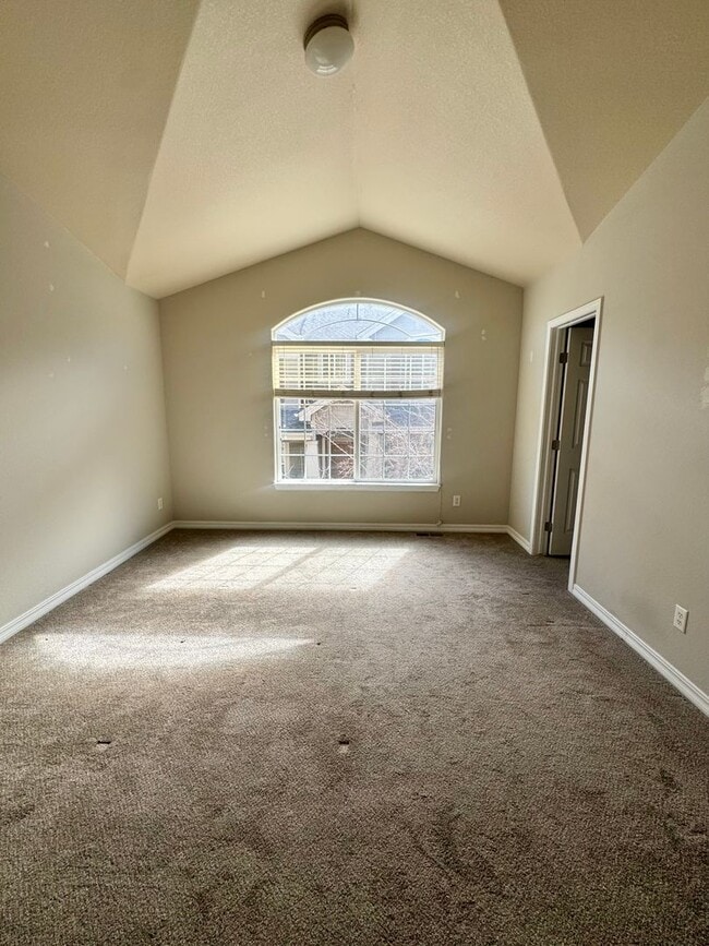 Building Photo - Updated Townhome in North Colorado Springs