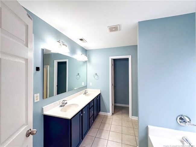 Building Photo - 865 Fairfield Cir