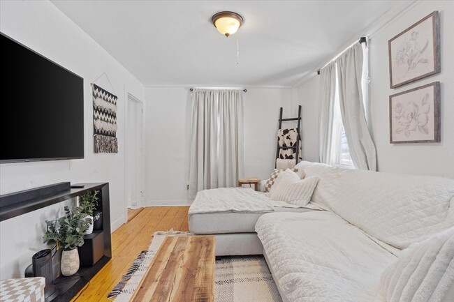 Building Photo - 107 Boston Rd